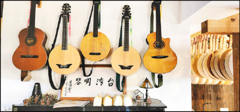 從吉他到台灣明琴，記錄了陳明章超過40年摸索台灣音樂的軌跡。