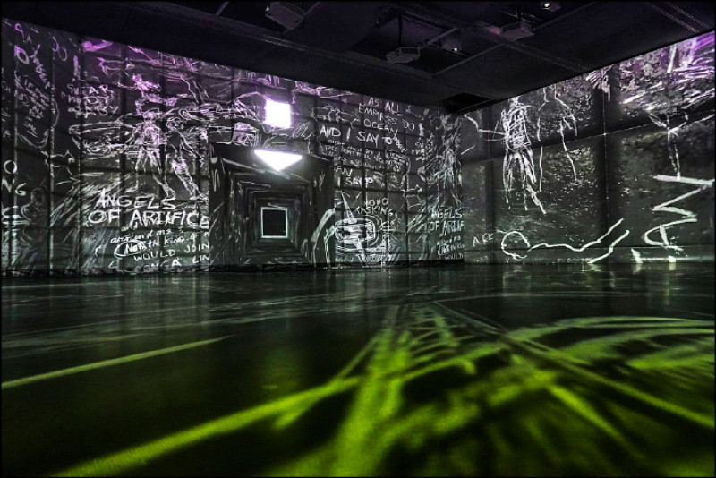 高美館攜手國際知名新媒體藝術家黃心健推出《X人稱》，打造沉浸式展覽體驗。（高美館提供）