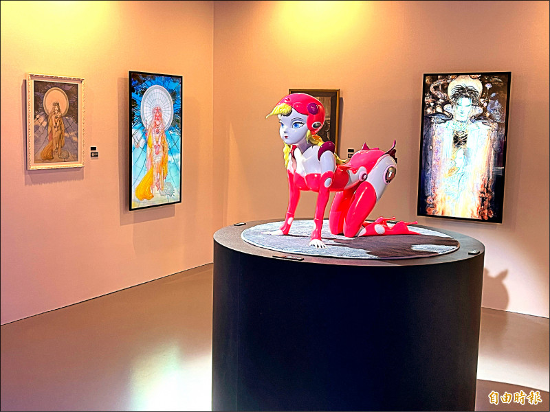 日本知名插畫家天野喜孝享與邦鼎科技合作之《天野喜孝VR美術館》，可藉由VR設備或手持設備與作品互動。
（記者凃盈如攝）