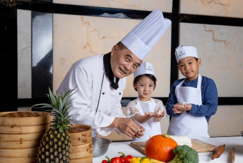 福容桃園舉辦小小惜食營，教育小朋友愛護食物的觀念。（福容桃園店提供）