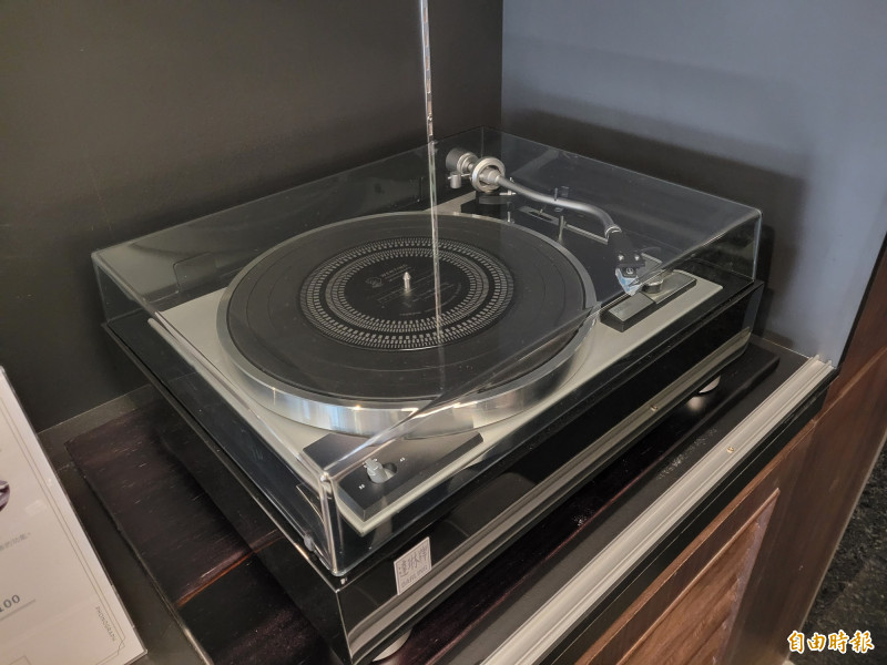 1970年代推出風靡一時的國民唱機「達琳牌」。（記者王姝琇攝）