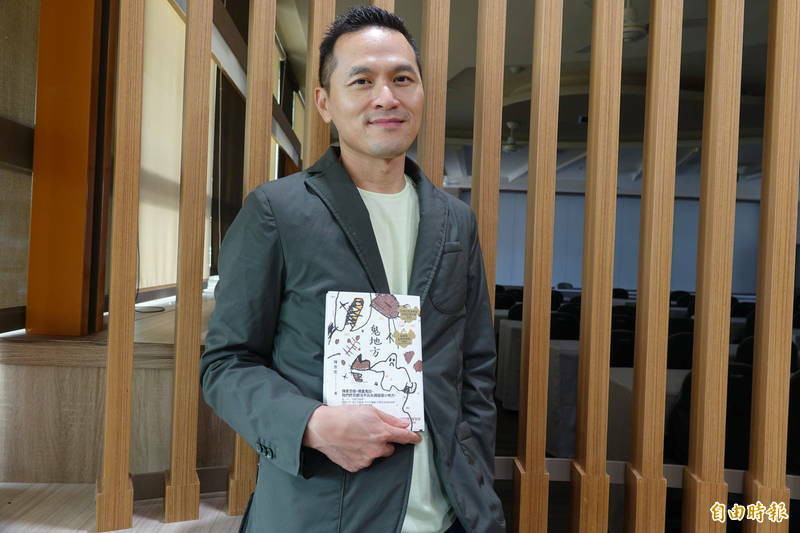 陳思宏曾返回母校彰化高中，與學弟妹分享《鬼地方》創作心得。（資料照，記者劉曉欣攝）