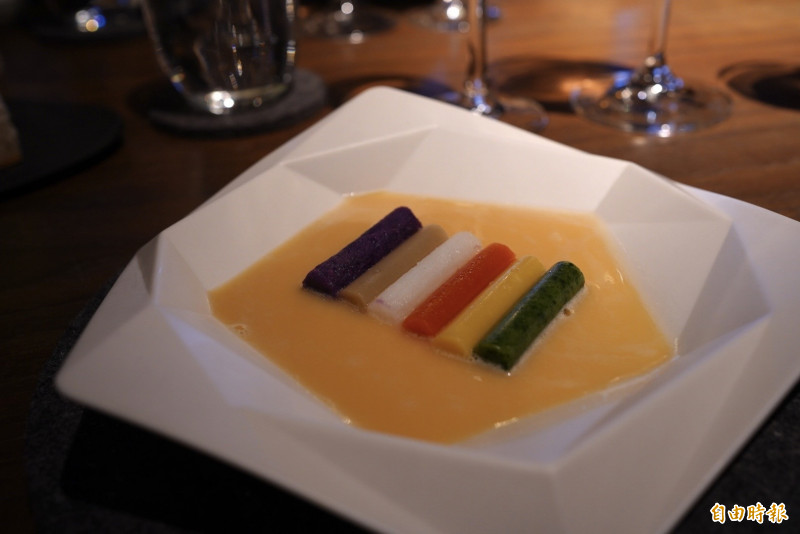 「蔬菜湯／野菜蠟筆／米油」。（記者凃盈如攝）