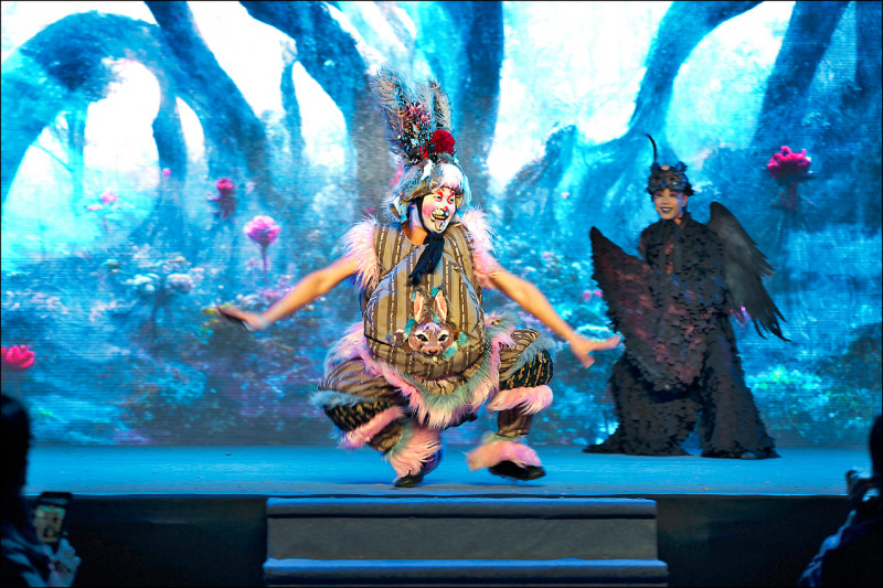 可愛四精怪之玉兔由林益緣飾演，保護少女西王母。
（當代傳奇劇場提供）