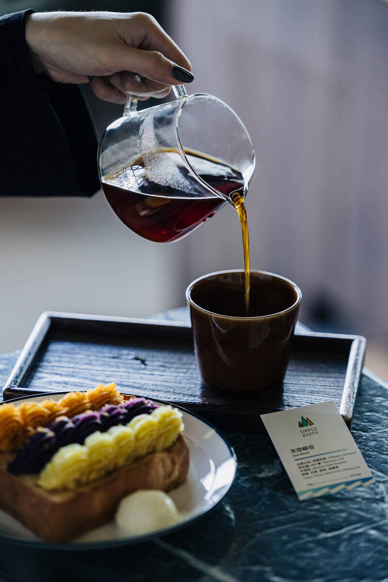 天空興波獨家的「天空綜合」手沖咖啡。（興波咖啡提供）