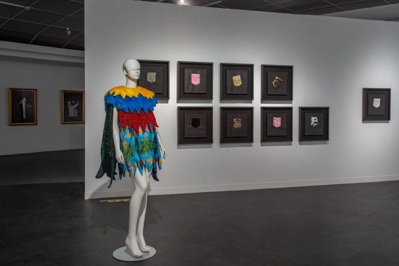 高美館《完成的未完成—周尹庠的服裝創作個展》展場一隅。（高美館提供）