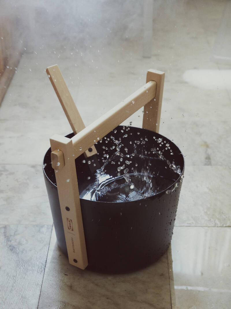 Marimekko X IKEA BASTUA系列水桶。（永三提供）