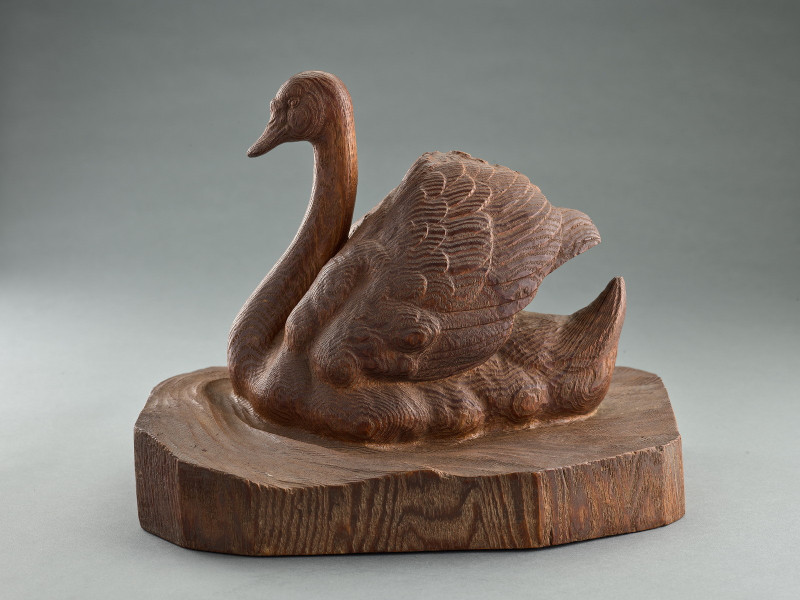 〈鵝鳥〉（1928），木，30x36x28公分，私人收藏。（國美館提供）