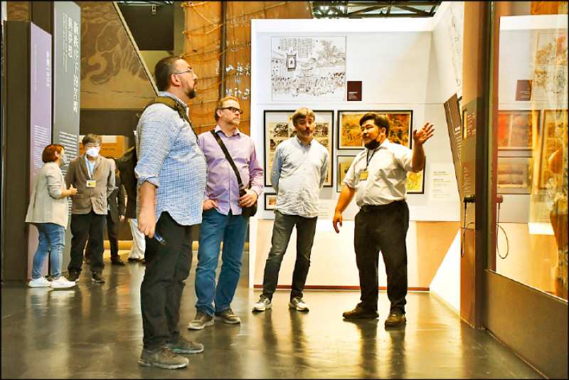 捷克國家博物館一行人參訪台史博。（文化部提供）