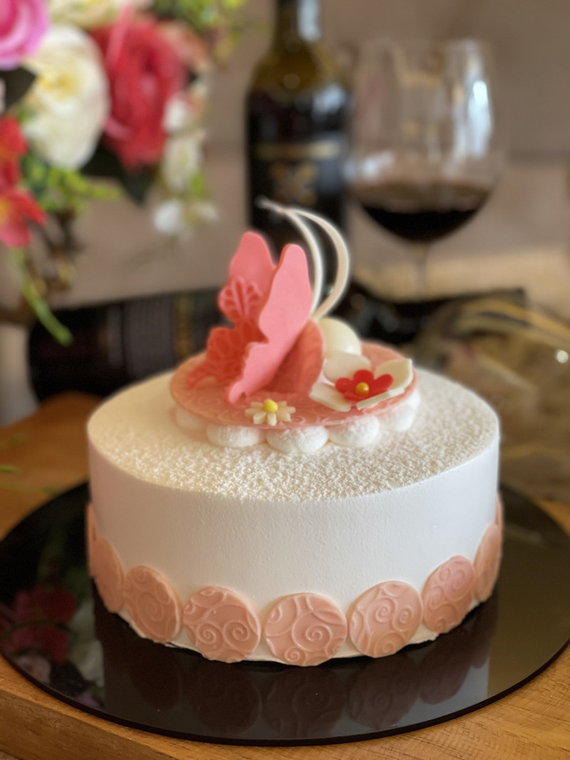 翰品酒店花蓮母親節蛋糕「綻放之馨」6吋880元，早鳥優惠價680元。（雲朗觀光提供）