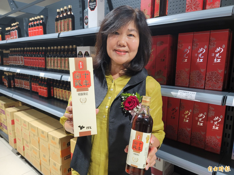 年近60的賴美月現今仍為大埔里地區的觀光產業奉獻心力。（記者佟振國攝）