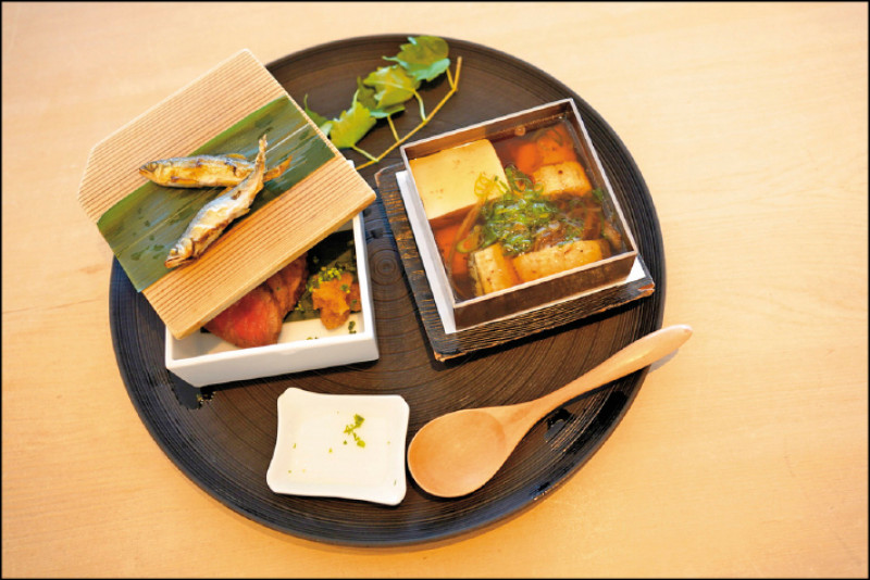 「茶洒 金田中」使用的器皿匠心別具，料理提供包含日本「土用丑日」會食用的鰻魚。