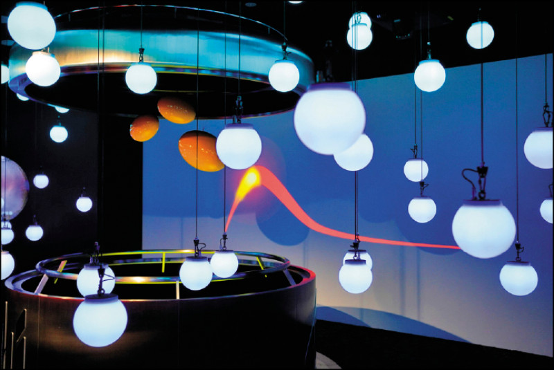 Asahi Super Dry Museum以上百支LED燈的動態裝置，解釋318酵母發酵過程，及其賦予啤酒俐落口感的經過。