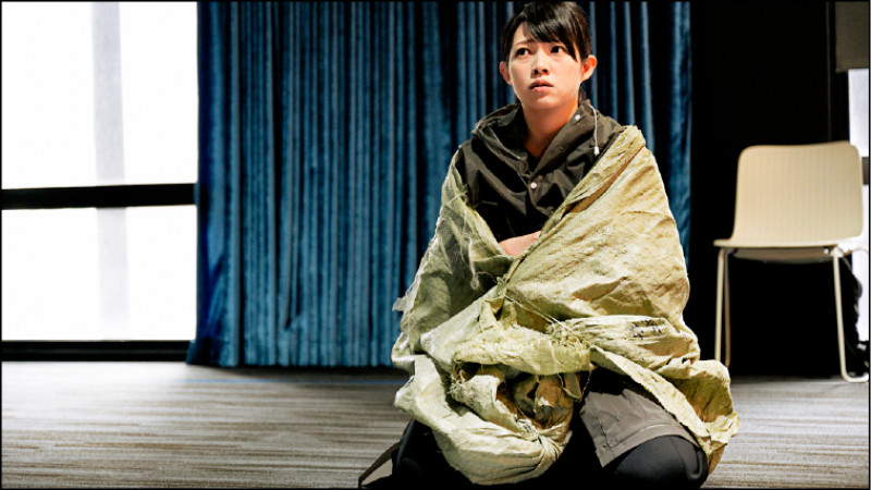 徐堰鈴運用音樂、舞蹈、戲劇表演，重新詮釋詩與劇場的關係。