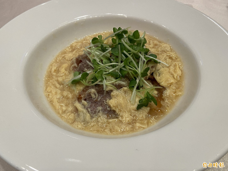 以數度獲得日本第一的「大分和牛」烹調的「酥炸大分和牛菲力」。（記者周幸叡攝）