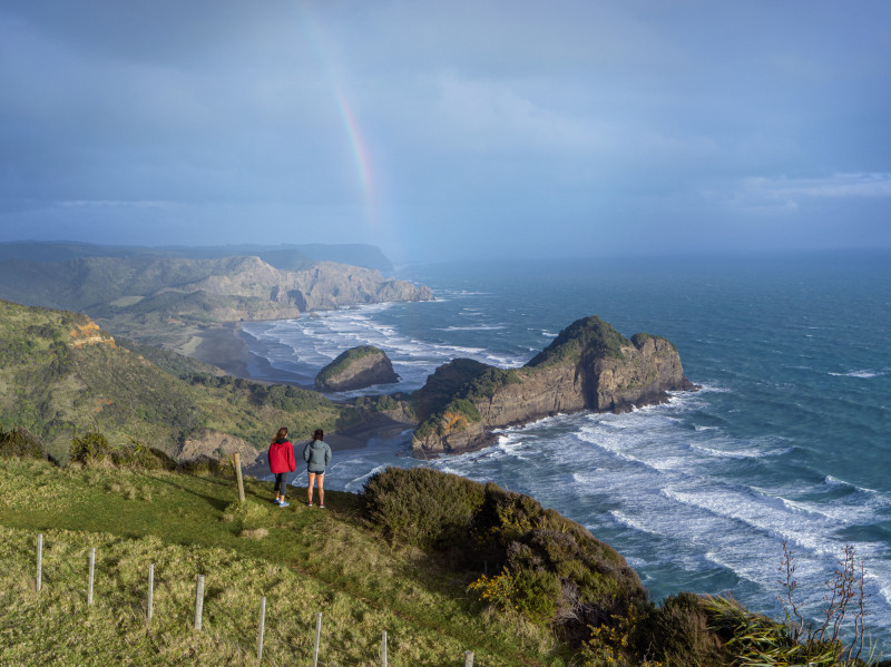 奧克蘭西海岸有許多鬼斧神工的大自然美景。（紐西蘭觀光局提供）