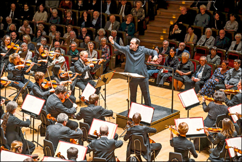 指揮家安德里斯．尼爾森斯在2018年接任樂團首席指揮。（牛耳藝術提供）