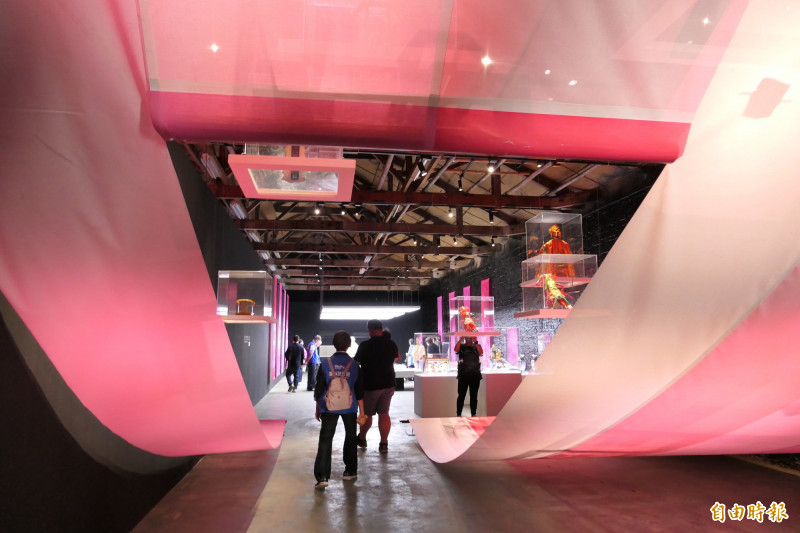 北港糖廠閒置倉庫轉型北港1911好庫文化產業園區，首場展覽由「The MEGA Yunlin雲林厚工學」11月18日登場。（記者黃淑莉攝）