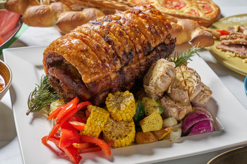 「威尼托烤豬肉」經多種義式香料醃漬後爐烤成。（台北福華提供）