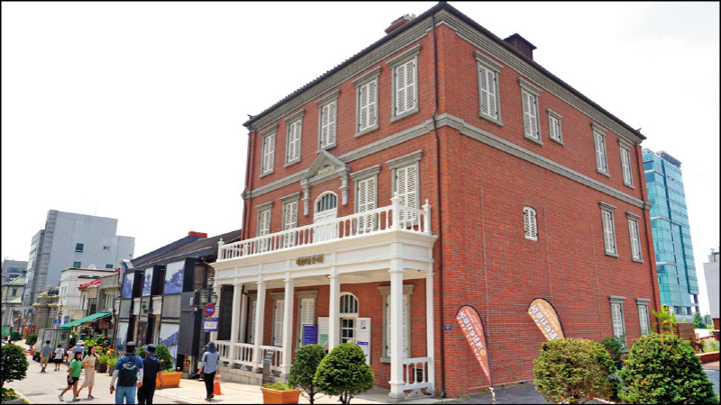 生活史展覽館由大佛賓館展覽館和生活史展覽館組成，重現當時西式酒店歷史風貌。