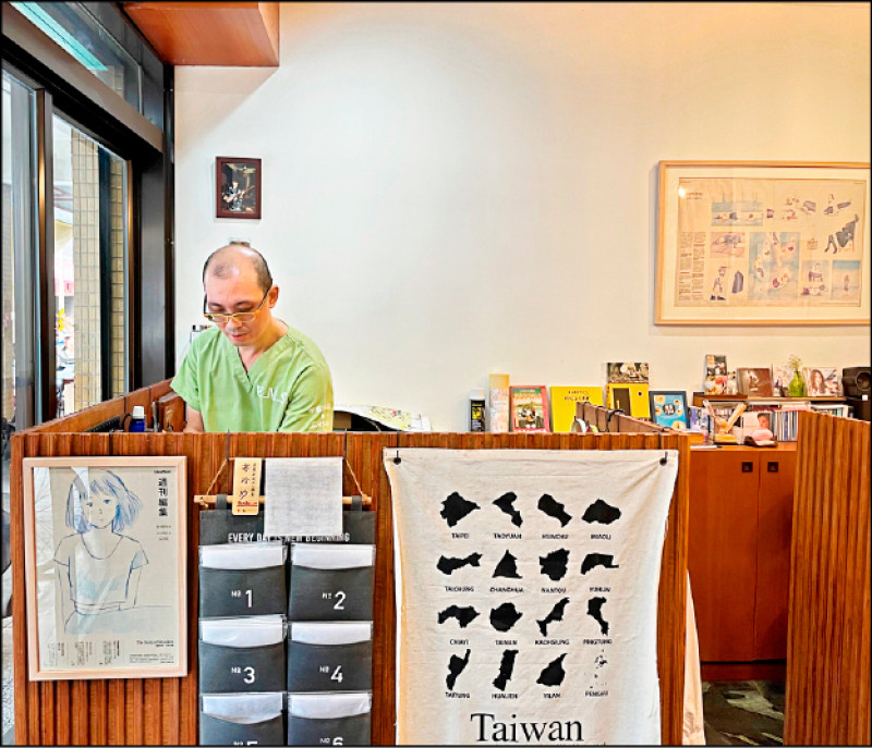 經營琴葉古本屋的陳炳宏。