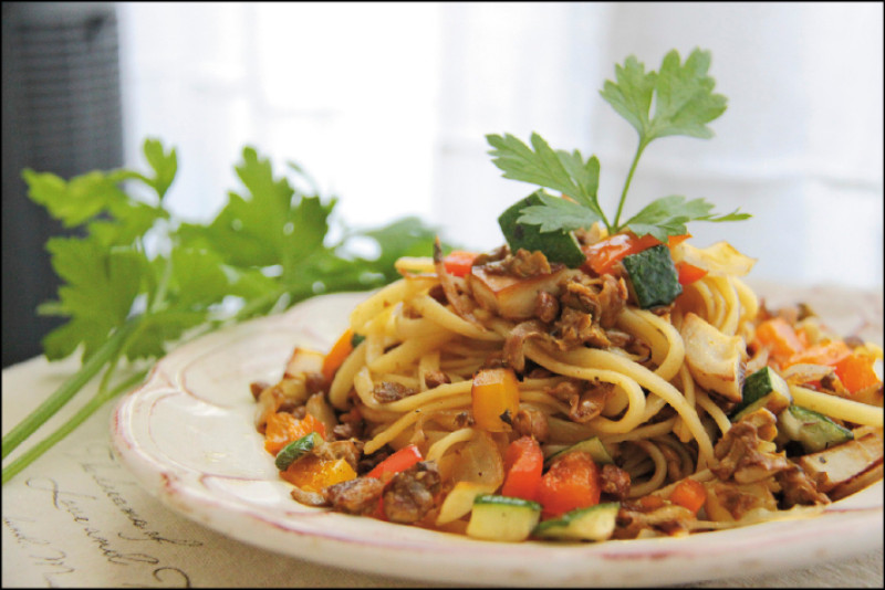 破布子繽紛時蔬義大利麵