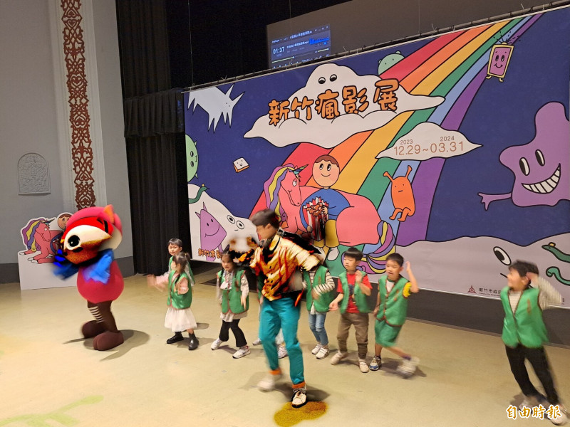 新竹市文化局舉辦的新竹瘋影展29日起到明年3月底，有一系列精采親子兒童影展，將陪學童放寒假，邀親子一起來影博館看電影。（記者洪美秀攝）