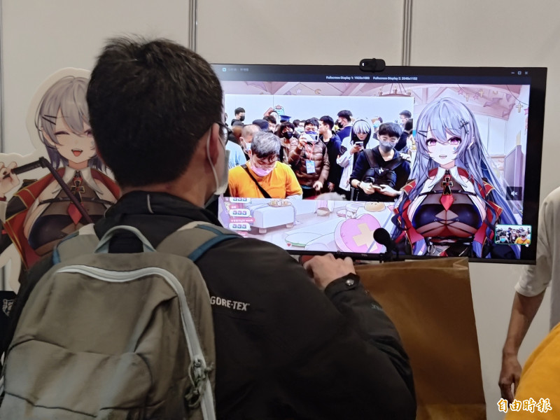 近年ACG界掀起VTuber（虛擬偶像）旋風，意即由二次元角色搭配幕後真人，透過直播方式與粉絲互動，今年台北國際動漫節也設專區邀請台灣10家業者參展，讓民眾感受元宇宙魅力。（記者吳柏軒攝）