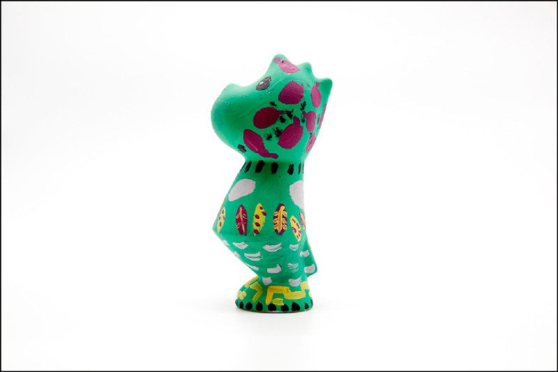 高美館邀請藝術家莊普創作「感動龍」，與高雄市、屏東縣、嘉義縣、台南市、台東縣、澎湖縣等40所學校合作。圖為台南市和順國小學生創作。（高美館提供）