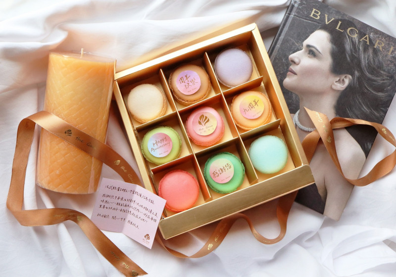 「幸福9宮格馬卡龍」精美禮盒，贈送給週年慶住房專案的旅客。（大地酒店提供）