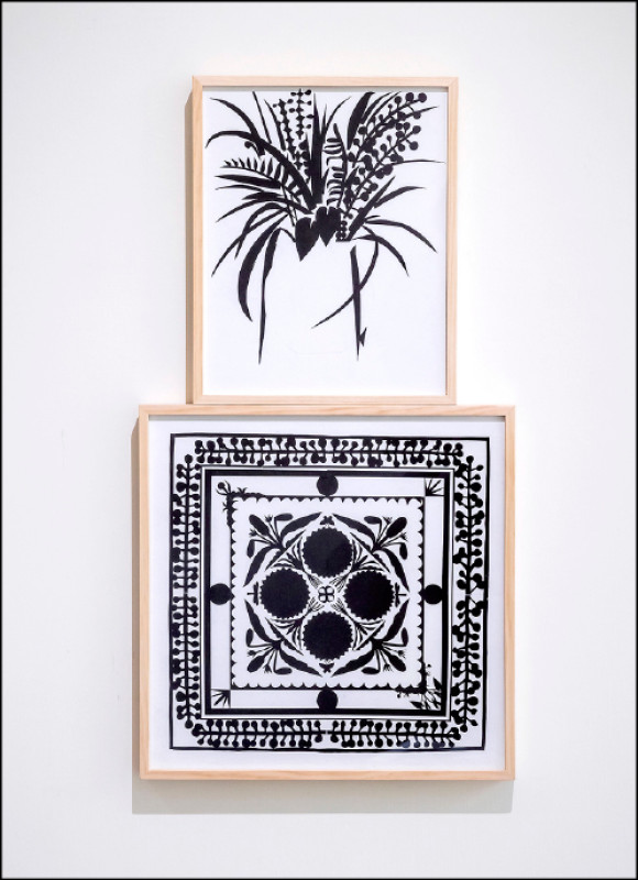 透過直覺性的剪裁，將不同形狀的紙張，合成一張圖，但吳睿哲不點破所指，答案交給讀者自由詮釋。（潘怡安攝）