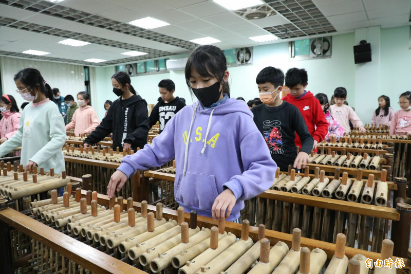 基隆八斗國小竹搖琴演奏獨步全台。（記者盧賢秀攝）