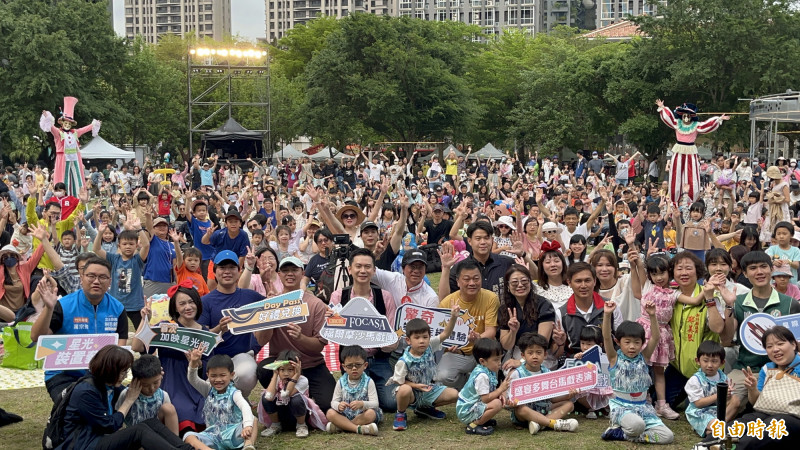 「竹北兒藝節」今（5）天下午開幕，連2晚有星光場給小朋友們放電。（記者黃美珠攝）