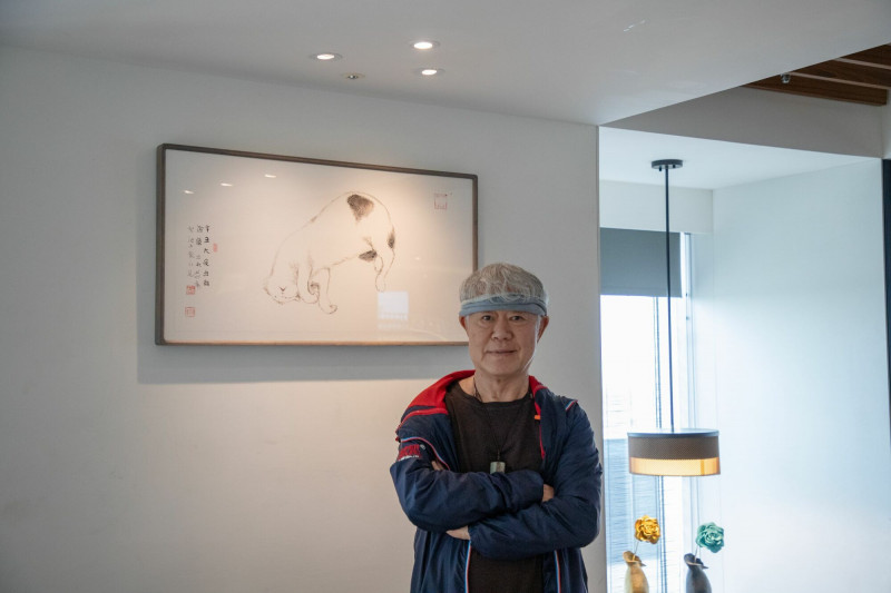 蔣勳分享疫情期間於台東池上龍仔尾，與貓為伍所畫下的〈大疫畫貓除厲〉心境。（台南晶英酒店提供）