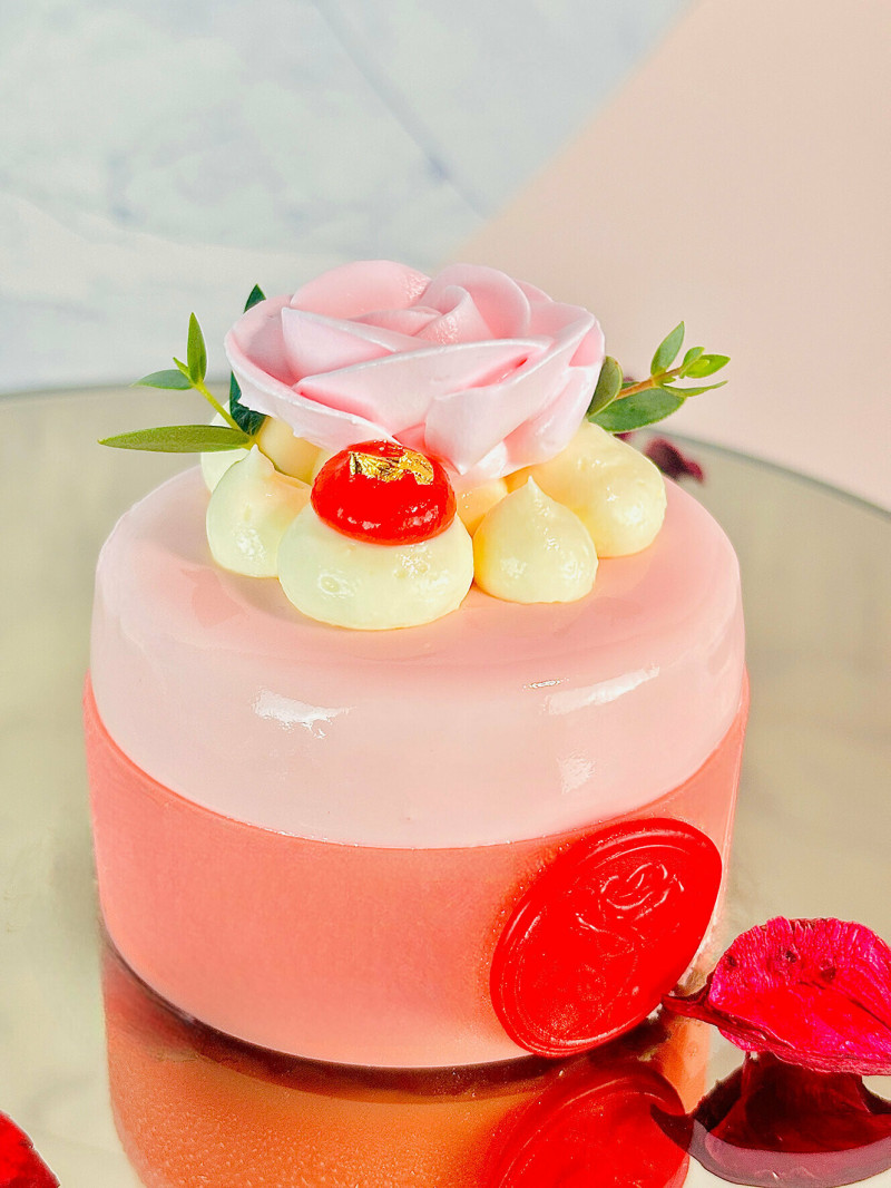 麗緻坊母親節限定輕巧款「草莓香緹」，適合珍貴媽咪獨享。（麗緻坊提供）