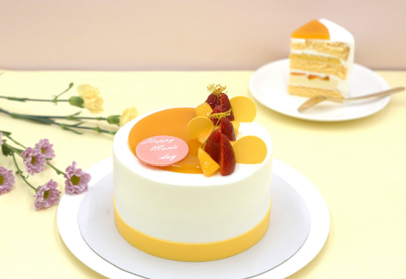 象徵母愛的「五月光芒」 國賓麵包房母親節蛋糕綻放甜蜜