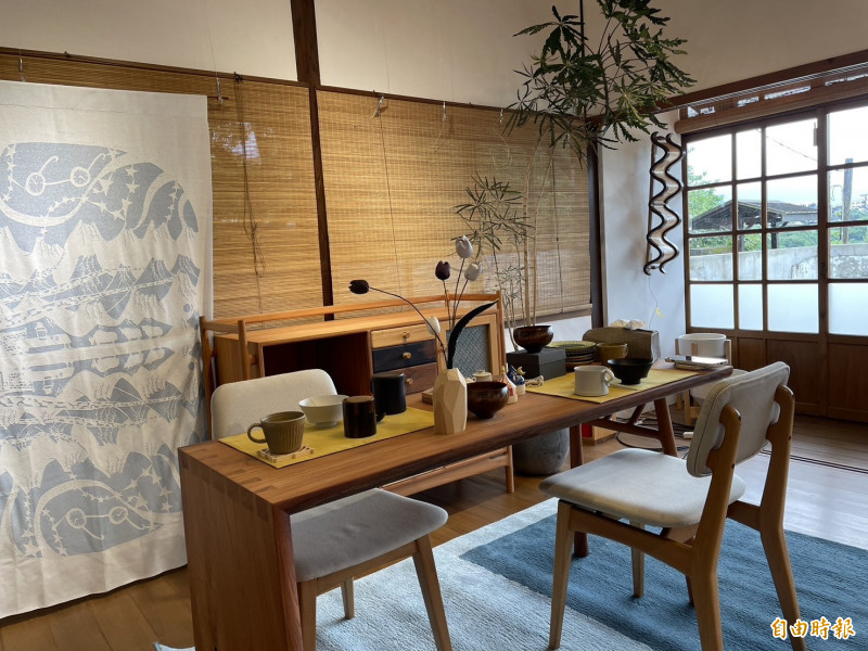 桃園市立大溪木藝生態博物館推出「好木成森」系列特展，圖為「HOME Sweet HOME家的美好時光」展區。（記者李容萍攝）