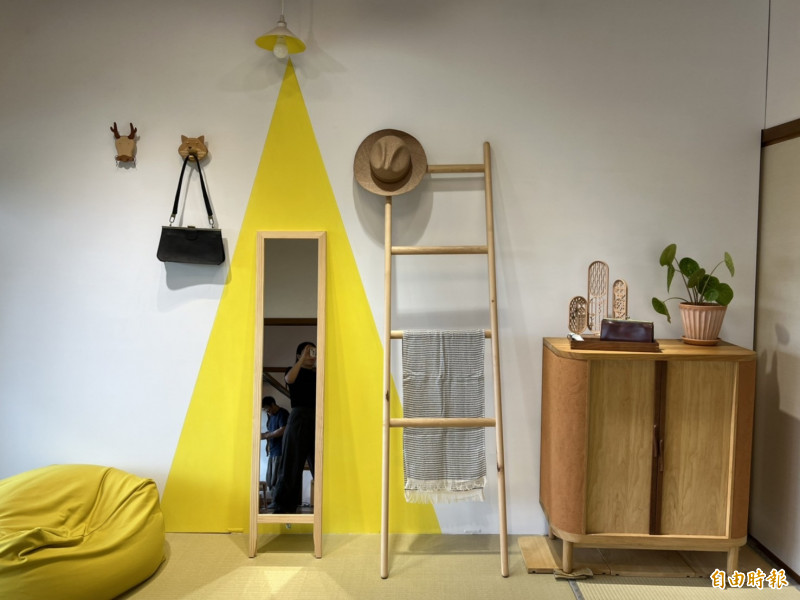 桃園市立大溪木藝生態博物館推出「好木成森」系列特展，圖為「HOME Sweet HOME家的美好時光」展區。（記者李容萍攝）