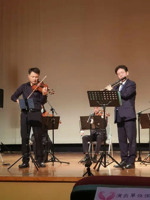 南投縣信義國中禮堂，5月7日舉辦「古藝梅鄉」音樂會，由「古典室內樂集」樂團演出。（謝志偉提供）