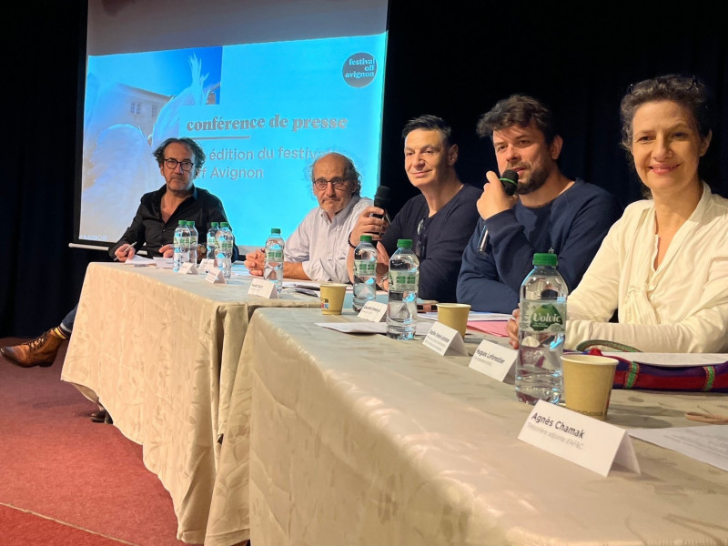 外亞維儂藝術節主辦單位AF&amp;C協會於我國駐法國台灣文化中心舉辦記者會，共同宣布2024年第58屆外亞維儂藝術節邀請台灣擔任首屆主題國。（巴文中心提供）