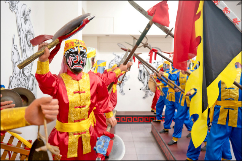 東隆宮文化中心展示的宋江陣式蜈蚣陣。此蜈蚣陣指的是陣式，而非神童扮相的蜈蚣陣。