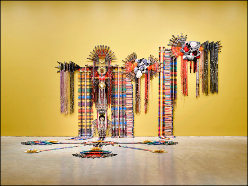 安．薩馬特的圖騰編織裝置。（雪梨雙年展提供）