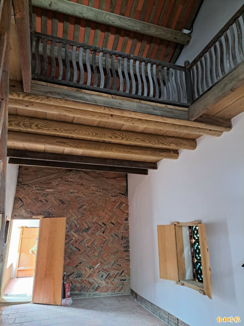 新竹市首座私有國定古蹟鄭用錫宅第「進士第」修復工程，今天竣工揭牌，進士第的三開三進，就連旁邊的宅第也有閣樓，修復後也重現風華。（記者洪美秀攝）