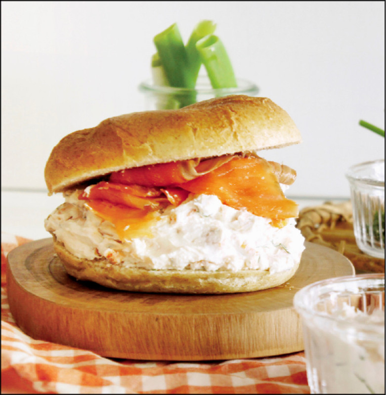 燻鮭魚希臘三明治