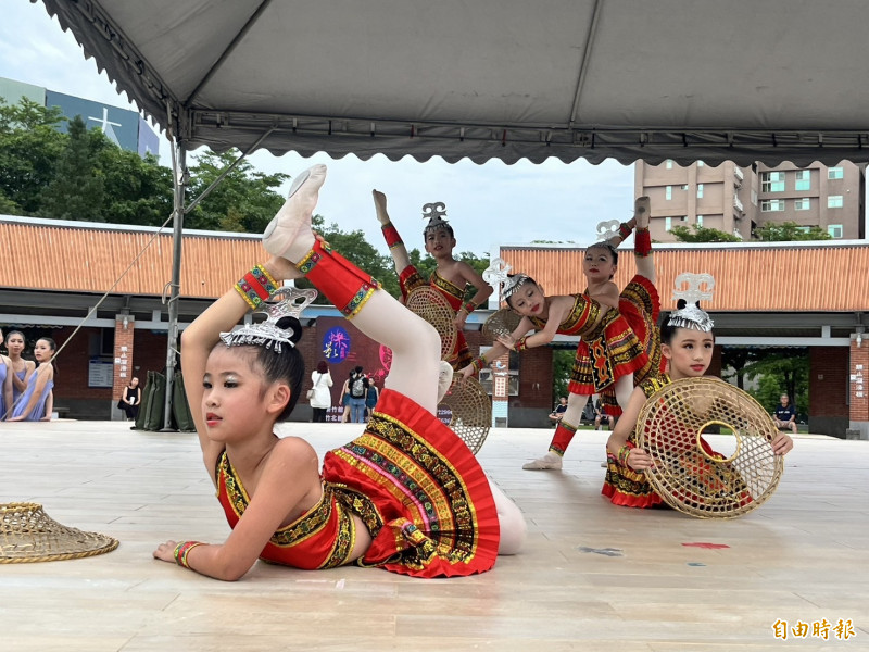 蝶影舞蹈劇場即將代表台灣前往捷克布拉格，參加6月27日到7月6日的2024舞蹈世界盃總決賽。（記者廖雪茹攝）