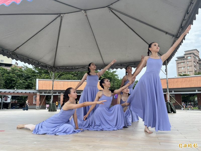 蝶影舞蹈劇場即將代表台灣前往捷克布拉格，參加6月27日到7月6日的2024舞蹈世界盃總決賽。（記者廖雪茹攝）