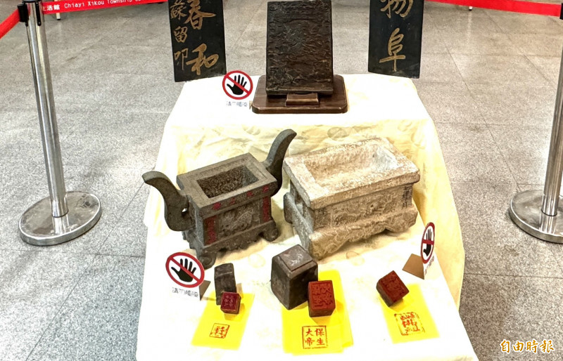 配合《溪口ㄟ百年香火》新書發展舉辦的特展。（記者蔡宗勳攝）