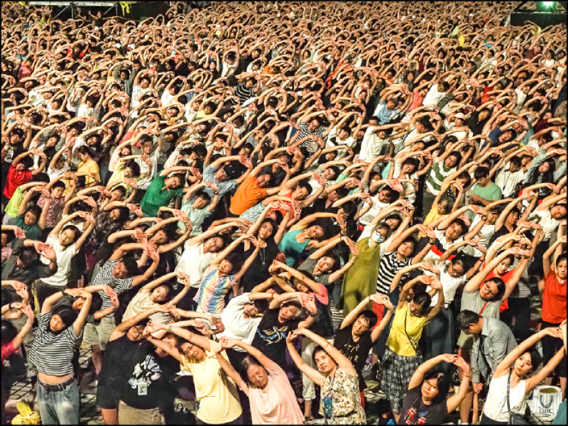 雲門戶外公演會邀觀眾一起律動。（劉振祥攝影，雲門提供）
