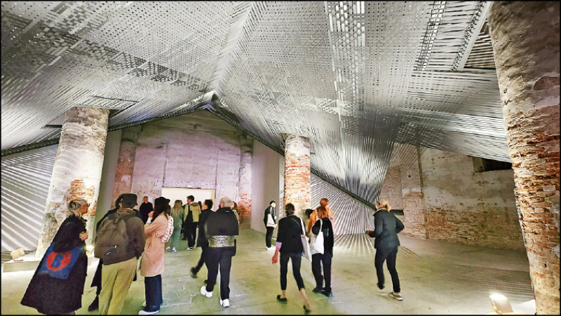 紐西蘭的毛利族裔藝術團體Mataaho，作品〈Takapau〉。