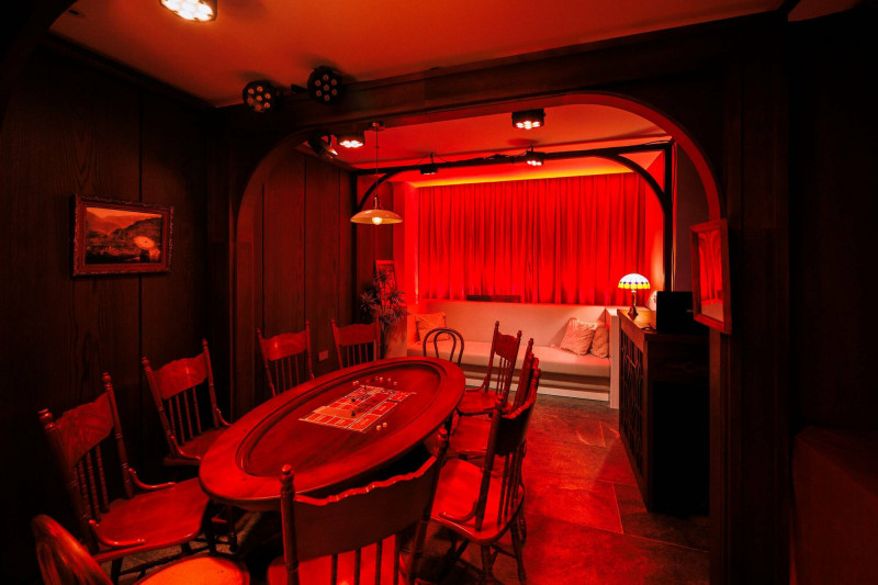 北投老爺客房化身劇場舞台，帶領觀眾穿越歷史時空。（北投老爺提供）